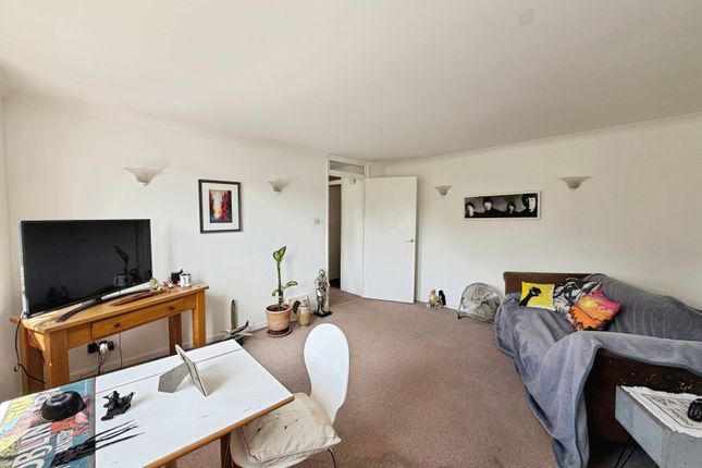17 Sefton House,, Grosvenor Road, Hampshire photo 3