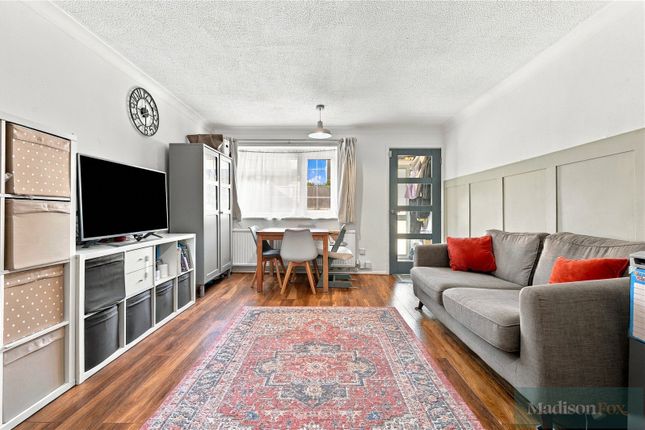 Scoter Close, Woodford Green photo 4