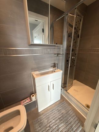 Flat 35 BARTHOLOMEW COURT, HIGH STREET, Waltham Cross photo 3