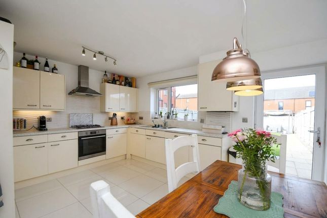 3 Athole Street, Salford photo 2