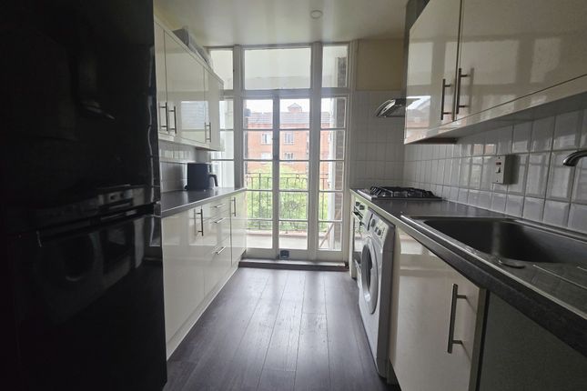 Iron Mill Road, London photo 3