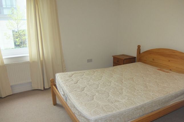 4, Flat 2, Drake Way, Reading photo 3