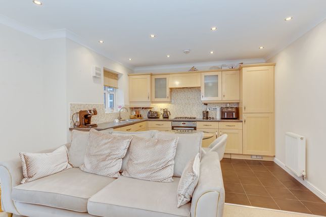 18 Pickard Drive, Sheffield photo 3