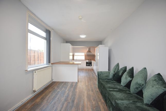 6-bed terraced on Keppoch Street, Cardiff, £3,210/mo