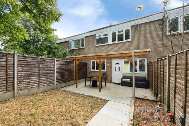 7, Caswell Close, Hampshire photo 2