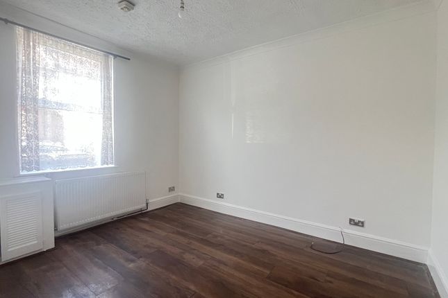 71, Malvern Road, Luton photo 3