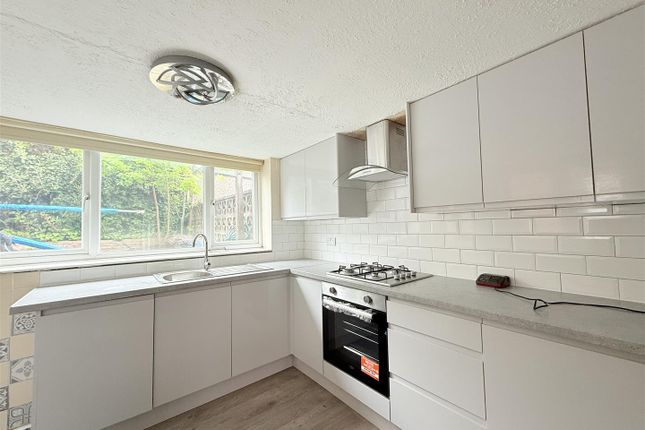 48, Lordsfield Avenue, Ashton-Under-Lyne photo 4
