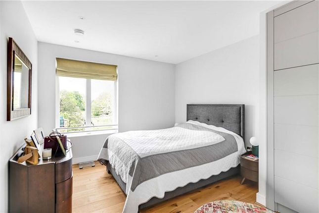 18, Mackenzie House, London photo 4