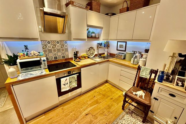 Flat 16, Oswald Road, Oswestry photo 4