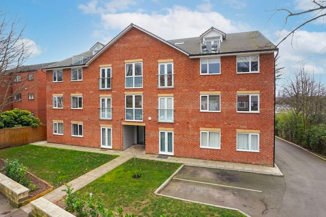 Flat to rent in Mansion View, Harehills Lane, Leeds