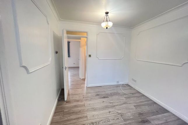 51, Cosgrove Close, London photo 4