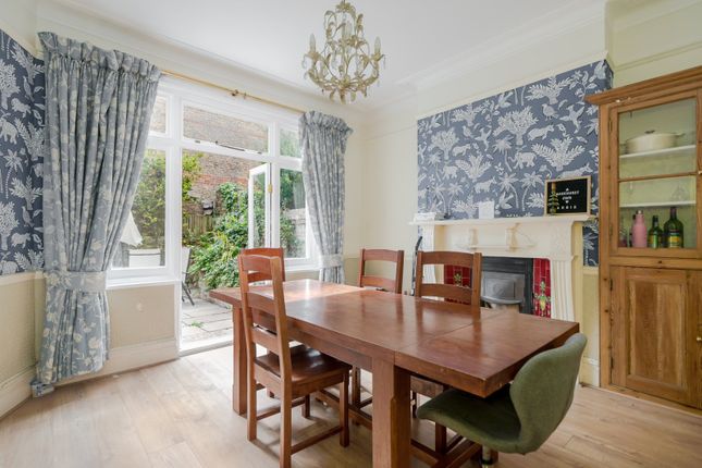 118, Wakehurst Road, London photo 4