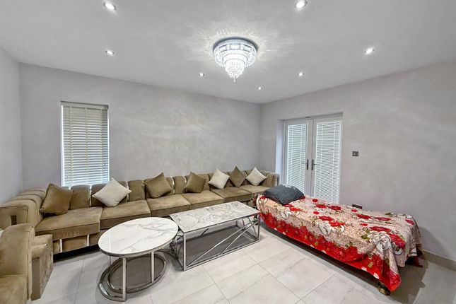 1A, Gilbrook Way, Rochdale photo 5