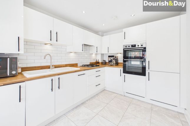 30 Hylton Road, Stafford photo 3