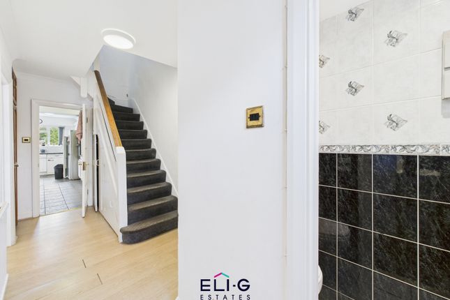 6 Boyne Avenue, London photo 2