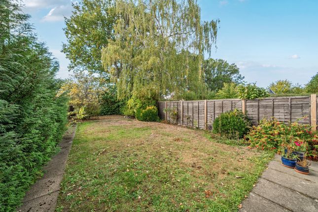 15, Benner Lane, Woking photo 4