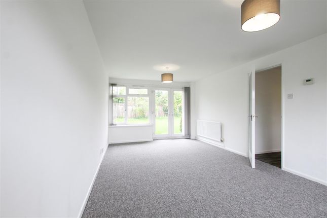19, De Freville Court, Great Shelford photo 2