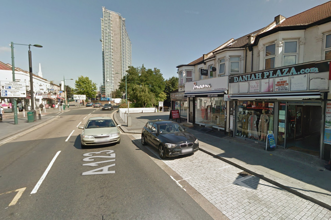 3 bed flat to rent in Ilford Lane, Essex