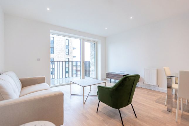 Flat 63, Arber House, 2, Greenleaf Walk, Southall photo 2