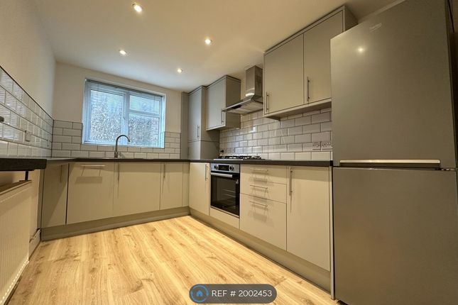 Thumbnail Flat to rent in Earlham Grove, London
