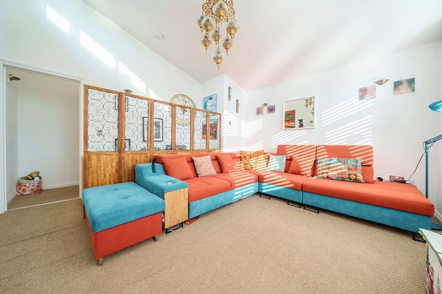 121a Ivanhoe Road, London photo 2