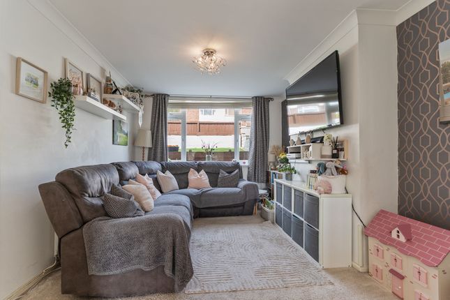 50 Glanwern Avenue, Newport photo 2