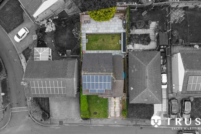 9 Greenacres Drive, Batley photo 2