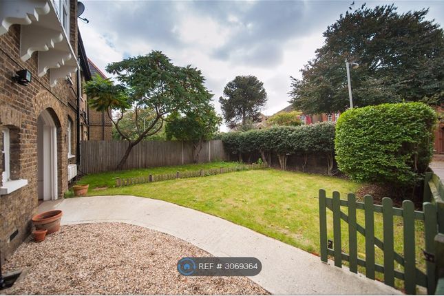 A Trinity Crescent, Tooting Bec Tooting Bec, London photo 3