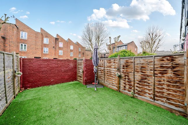 39, Langdale Close, London photo 2
