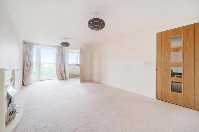 Flat for sale in Didcot, Oxfordshire