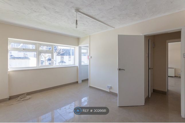 Flat  The Hendre Flats Harcourt Road, The Hendre Flats Harcourt Road, Brynmawr, Gwent photo 4