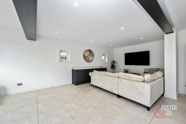 Vallance Road, 24-004.Jpg