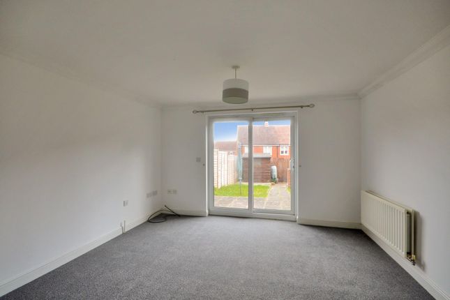 9, Chater Close, Ashford photo 3