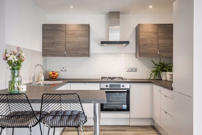 Thumbnail Property to rent in Newly Refurbished 2-Bedroom Flat - Modern, Spacious, With Parking