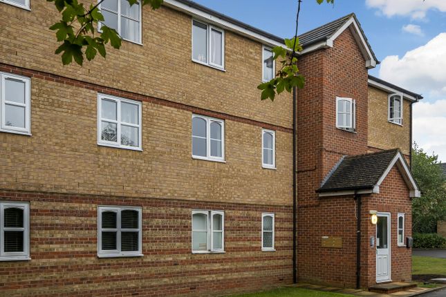 Thumbnail Flat for sale in Simms Gardens, London