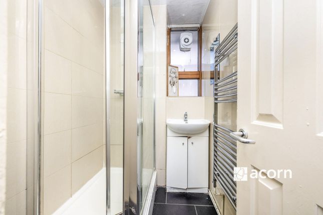 Flat 10, Gower House, Morecambe Street, London photo 4