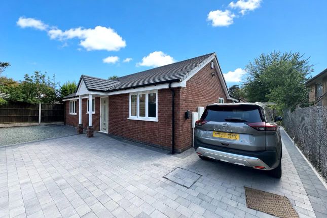 2-bed house on 17, Cross Street, Kingswinford, £1,500/mo