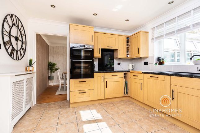 6, Clayford Close, Poole photo 3