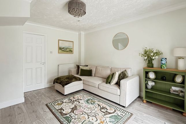 8, Cleveland Way, Westbury photo 4