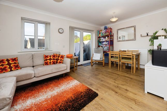 1, Ayrshire Close, Ashford photo 3