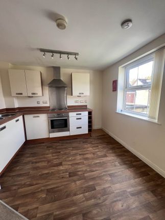 Flat to rent in Rockford Gardens, Chapelford