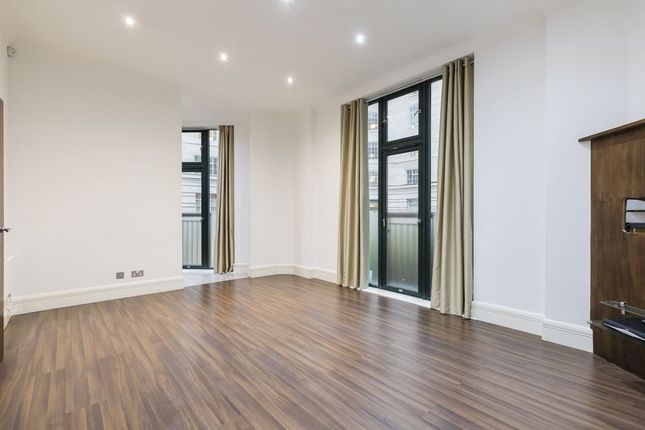 Flat to rent in Forum Magnum Square, County Hall, Waterloo, London, London