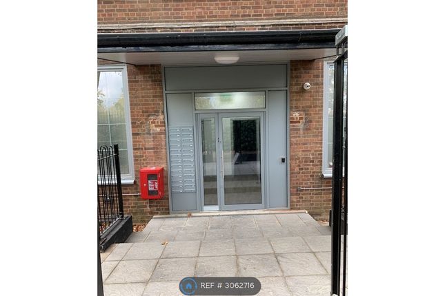 Studio, Church Way, Edgware photo 3