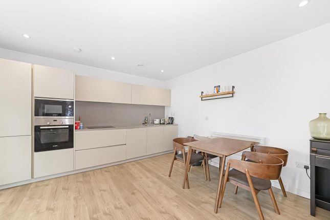 Flat 8, 3, Purbeck Gardens, London photo 4