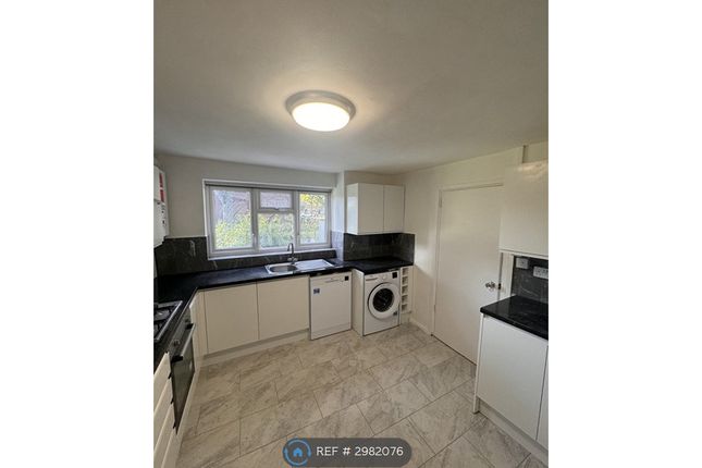 West Close, London photo 2
