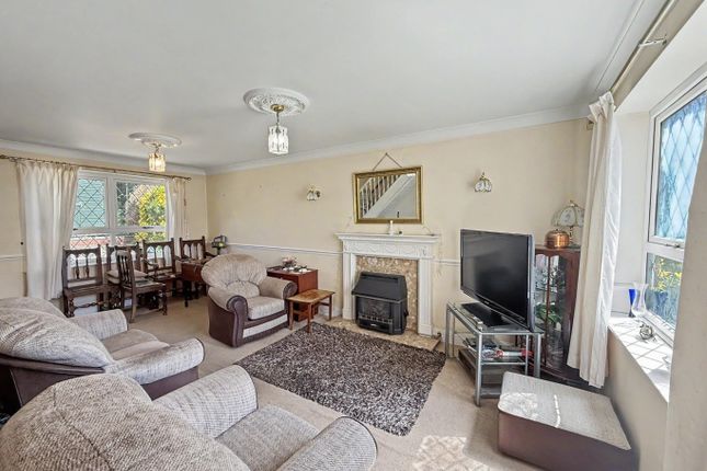 4 Gloucester Close, Weedon, Northamptonshire photo 2