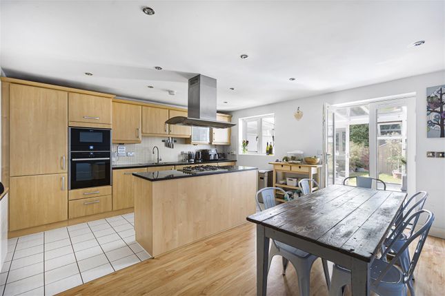 48, Ashbourne Gardens, Hertford photo 3