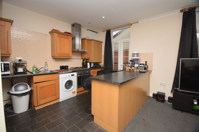 66, Mosquito Way, Hatfield photo 4