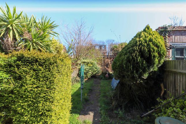 33, Keats Way, West Drayton photo 4