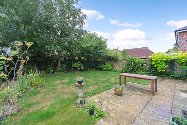 17 Hall Hurst Close, Billingshurst photo 4